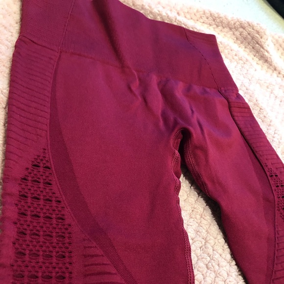 SOLD! Seemless leggings and bra SET! - Picture 7 of 7